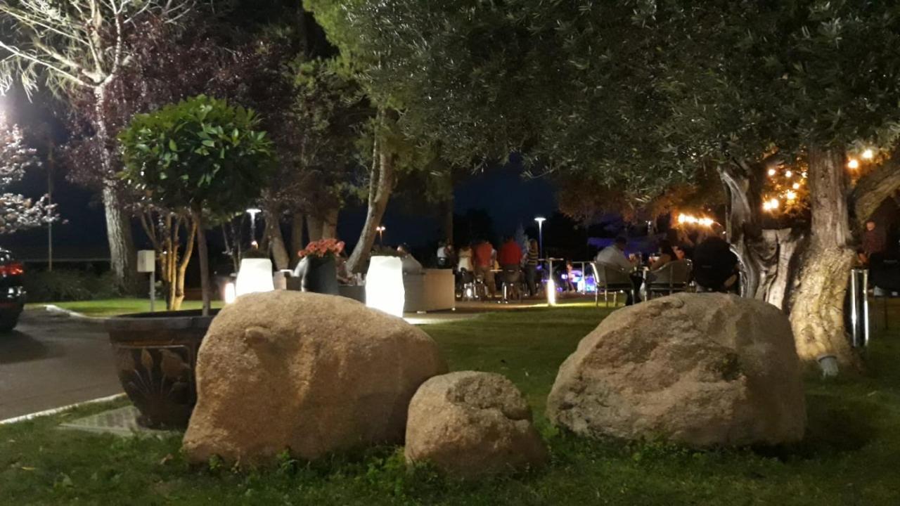 Hospedium Hotel Europa Centro Magaz De Pisuerga Bagian luar foto