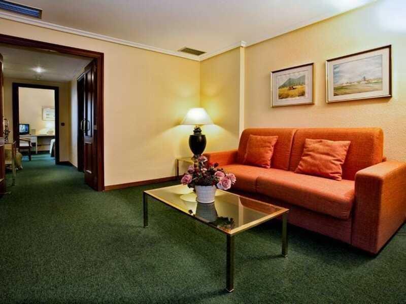 Hospedium Hotel Europa Centro Magaz De Pisuerga Bagian luar foto