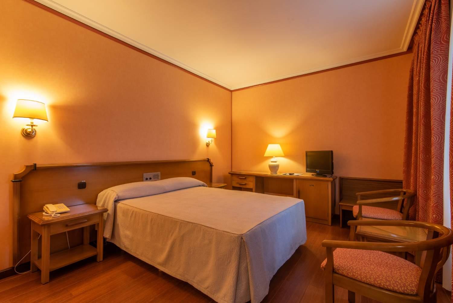 Hospedium Hotel Europa Centro Magaz De Pisuerga Bagian luar foto