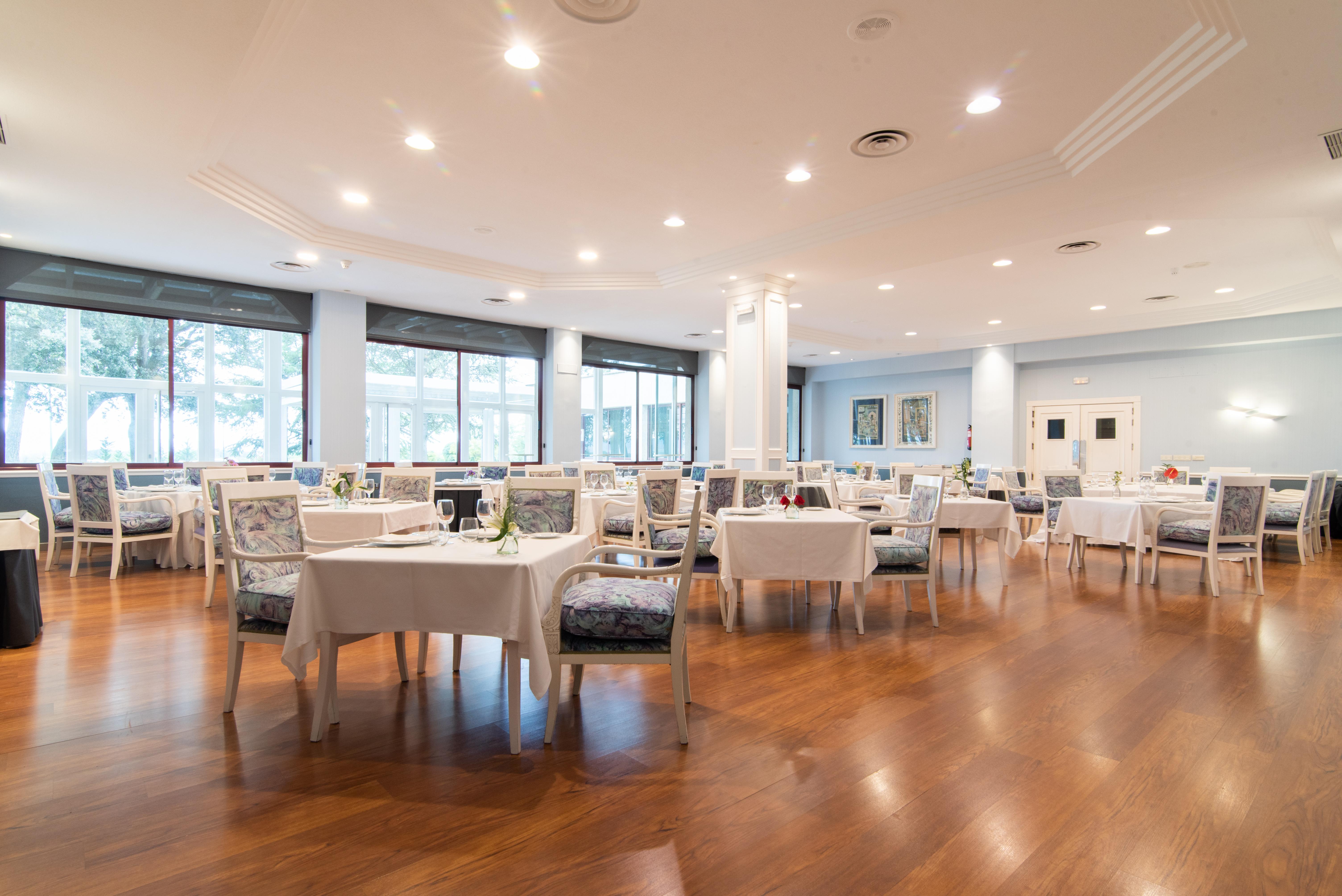 Hospedium Hotel Europa Centro Magaz De Pisuerga Bagian luar foto