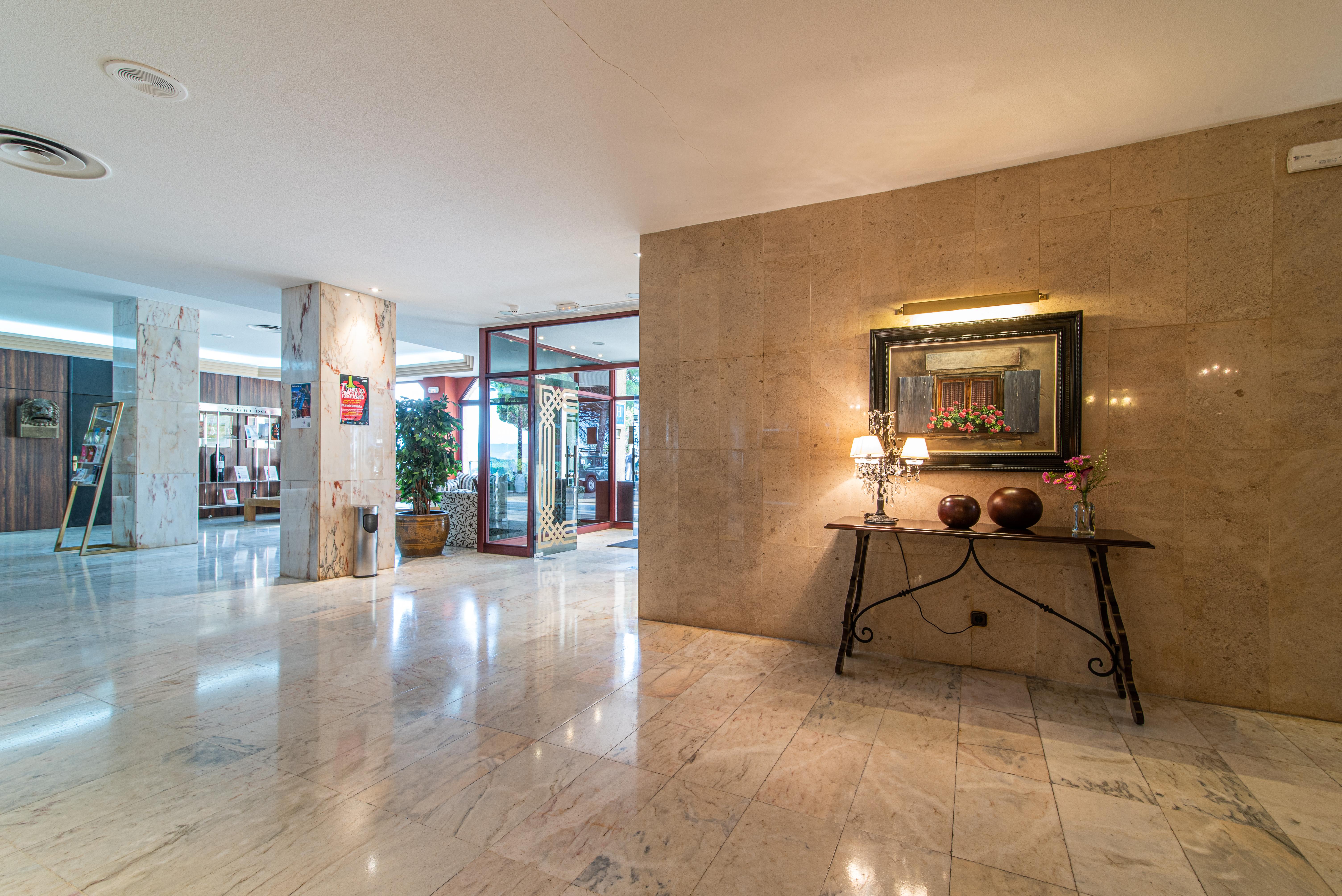 Hospedium Hotel Europa Centro Magaz De Pisuerga Bagian luar foto