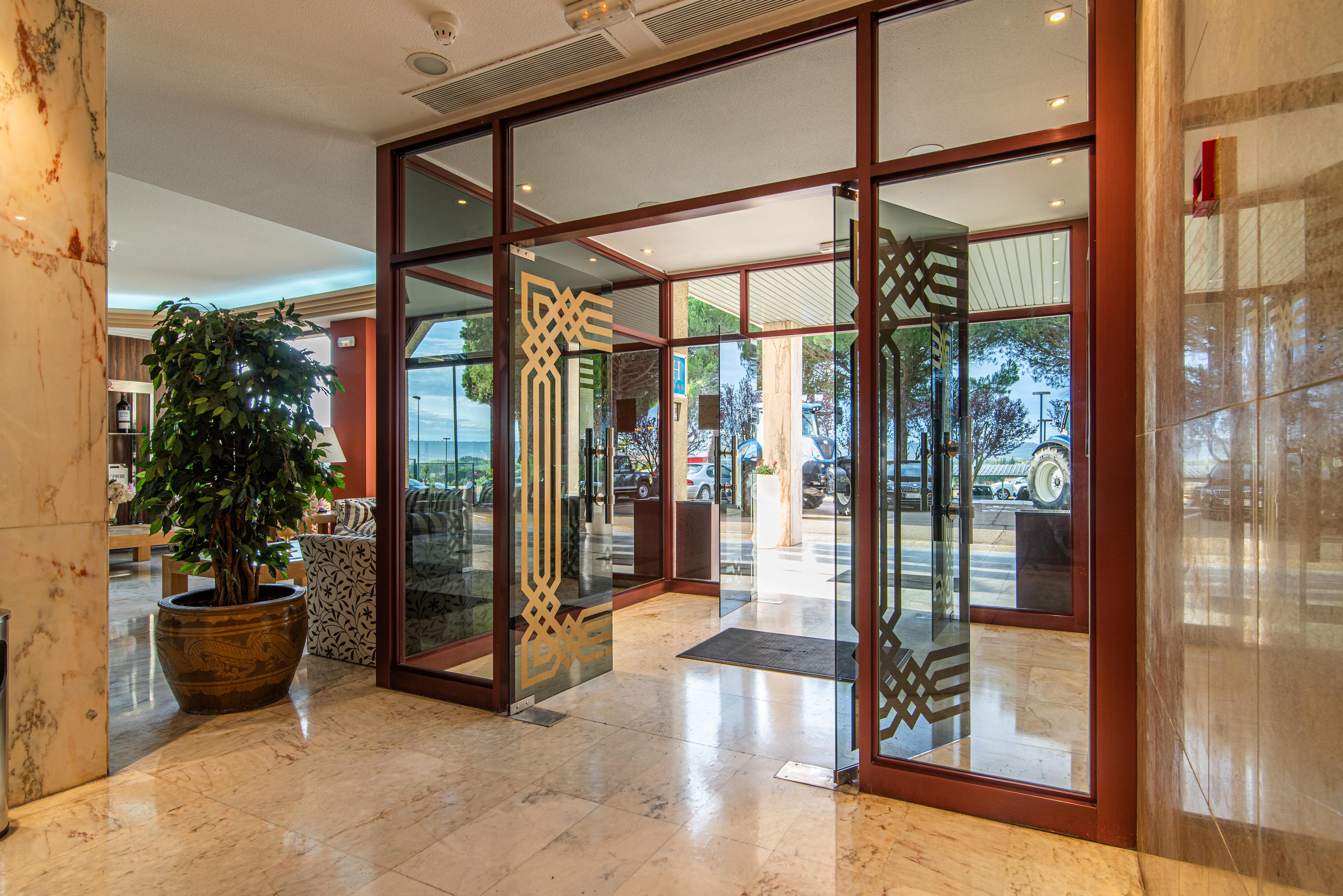 Hospedium Hotel Europa Centro Magaz De Pisuerga Bagian luar foto