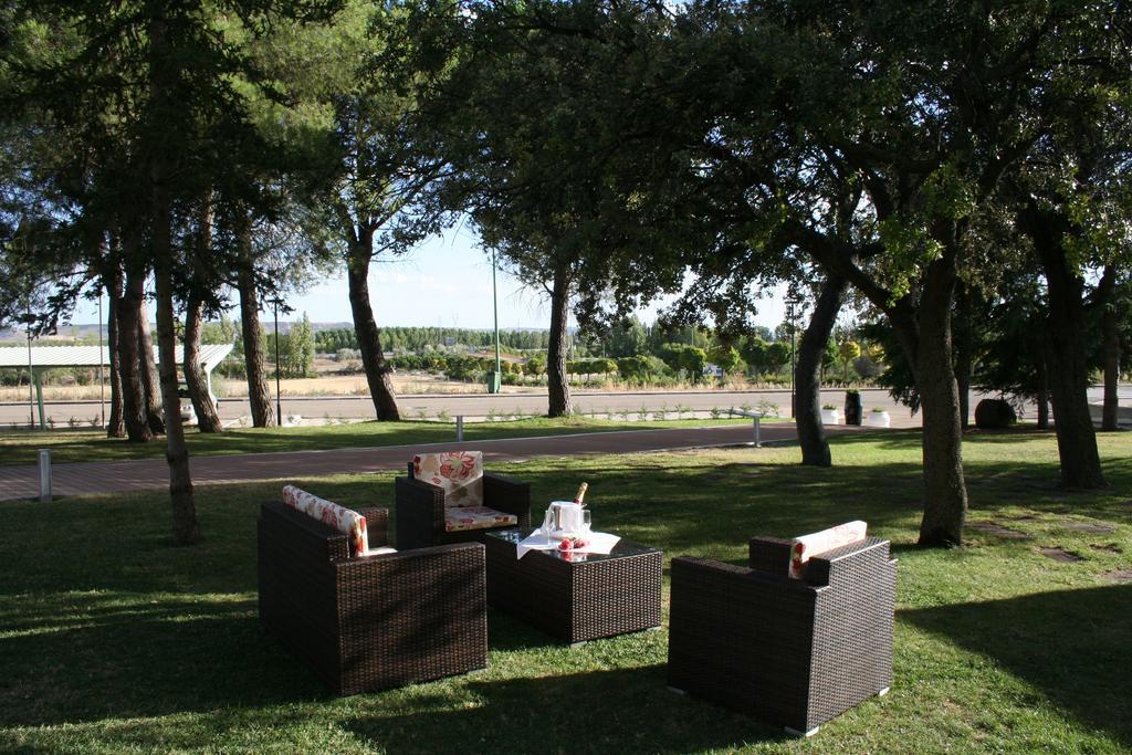 Hospedium Hotel Europa Centro Magaz De Pisuerga Bagian luar foto