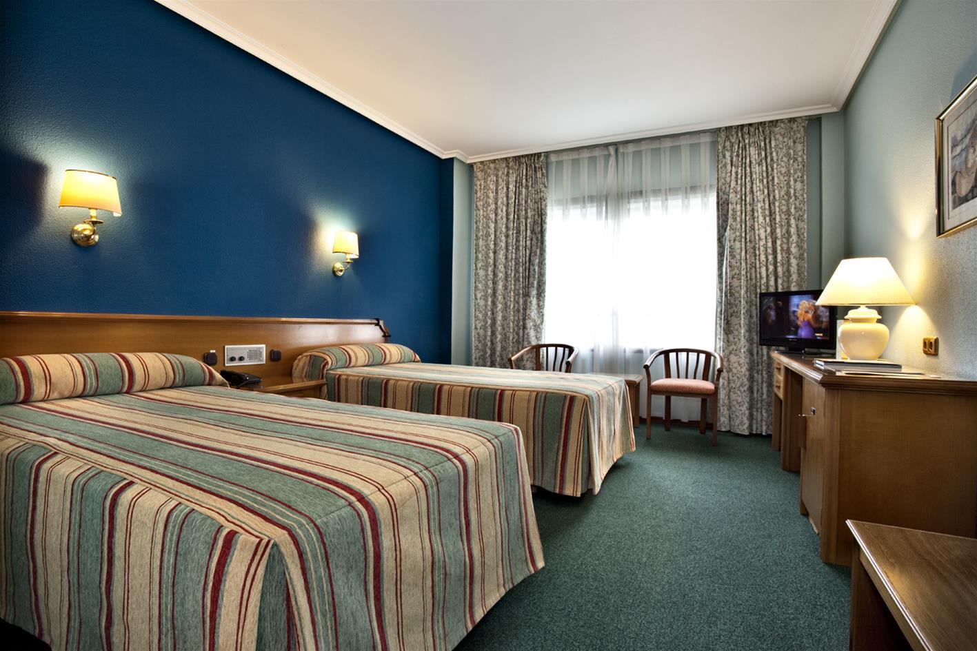 Hospedium Hotel Europa Centro Magaz De Pisuerga Bagian luar foto