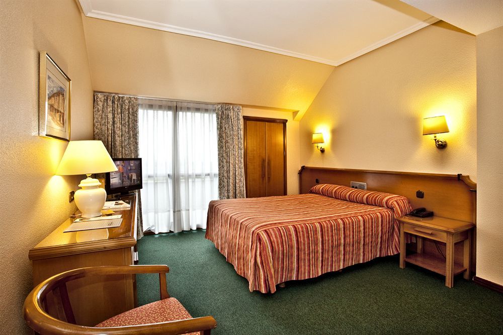 Hospedium Hotel Europa Centro Magaz De Pisuerga Bagian luar foto