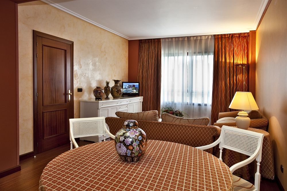 Hospedium Hotel Europa Centro Magaz De Pisuerga Bagian luar foto