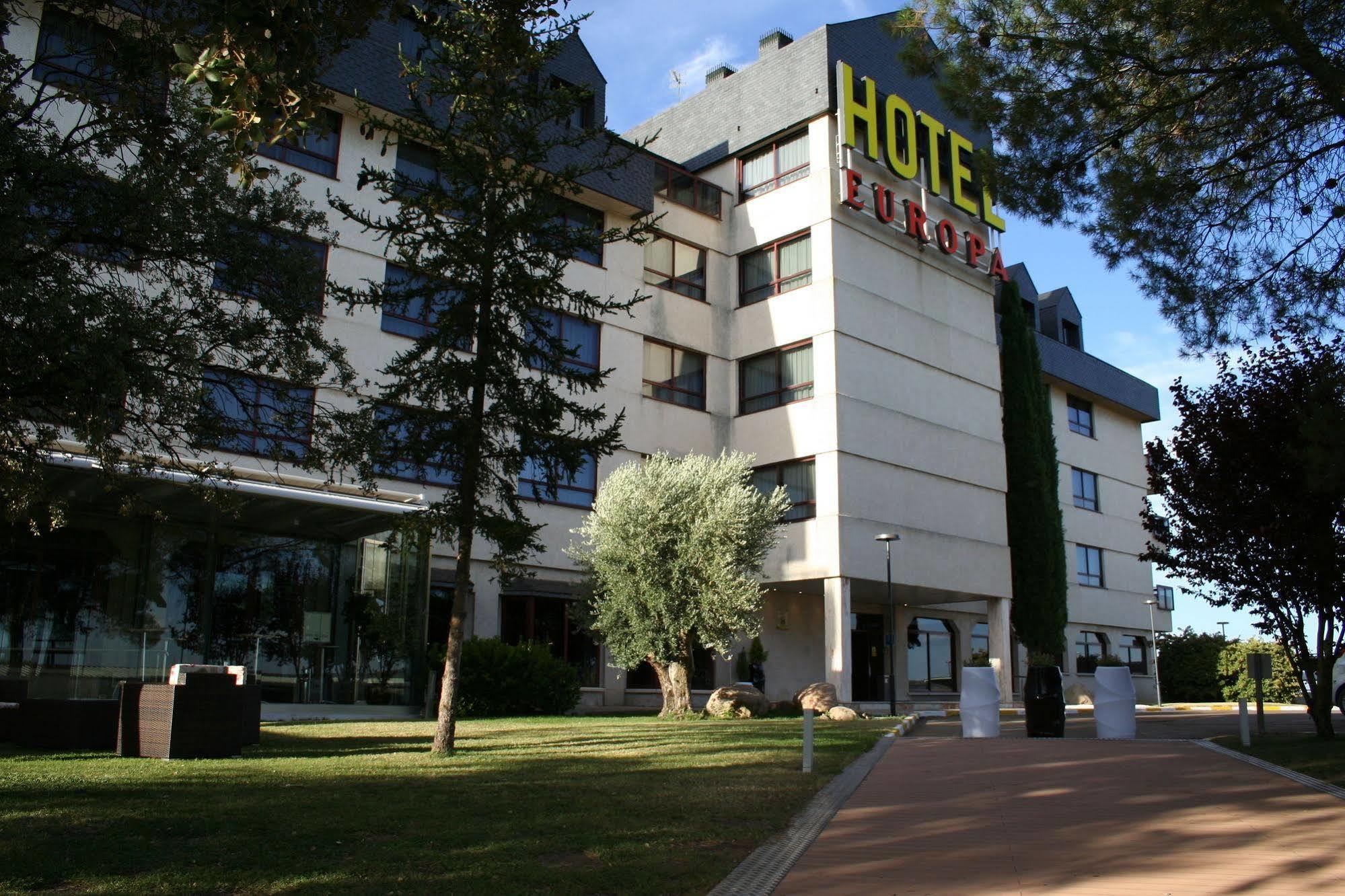 Hospedium Hotel Europa Centro Magaz De Pisuerga Bagian luar foto