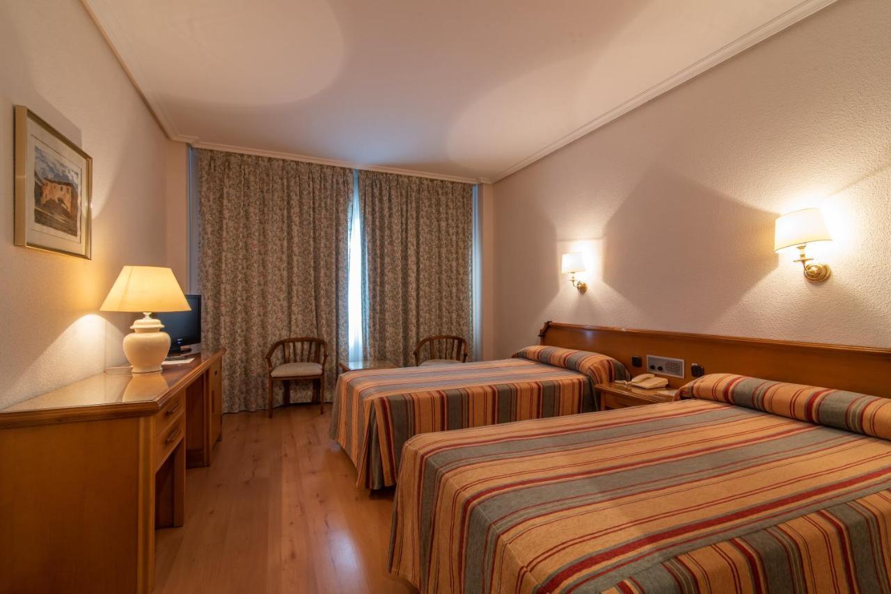 Hospedium Hotel Europa Centro Magaz De Pisuerga Bagian luar foto